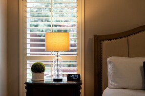 Interior - Luxury Retreat - Tranquil getaway with Pool, Hot Tub, Game Room, & 2 King Suites (San Antonio)