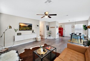 Smart TV - Trifecta. 2 miles from Silos/Downtown Waco/Baylor U (Waco)