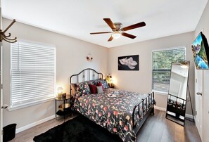 3 bedrooms, desk, travel cot, free WiFi