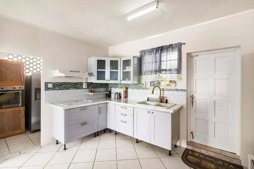 Beautiful Oistins Home away from Home|Mins Drive from Beach