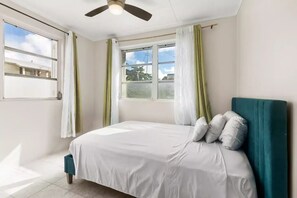 2 chambres, bureau, fer et planche à repasser, accès au Wi-Fi (inclus)