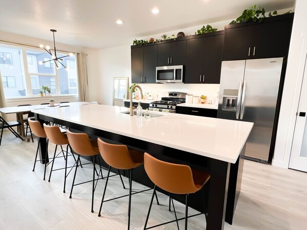 Frigorifero, microonde, forno, lavastoviglie