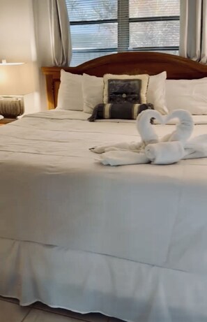 3 bedrooms, iron/ironing board, free WiFi, bed sheets - Tropical Oasis Pool home, close to WEF, Airport, and Beaches (Wellington)