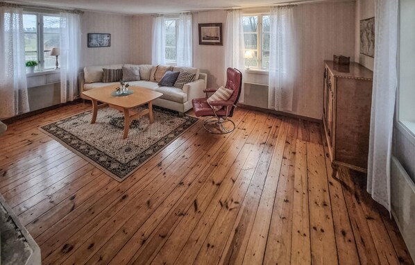 Fireplace - Beautiful home in Vena with WiFi (Vena)