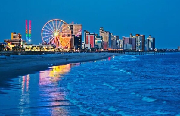 On the beach - SEAGLASS TOWER MYRTLE BEACH 7 NIGHTS MAR.10-17,2024 DELUXE -OCEANFRONT ONE BDRM (Myrtle Beach)