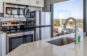 Fridge, microwave, oven, dishwasher - SEAGLASS TOWER MYRTLE BEACH 7 NIGHTS MAR.10-17,2024 DELUXE -OCEANFRONT ONE BDRM (Myrtle Beach)