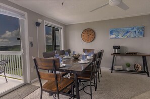 Dining - ML 270: Dazzling 3BR with unbeatable mountain views! Bike-in/out! (Snowshoe)