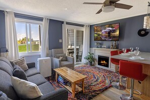 Smart TV y chimenea 