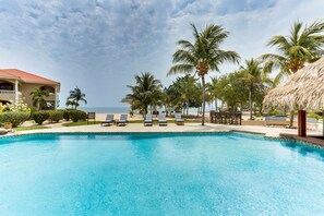 Pool - Beachfront 2BR Villa with Pool & Spacious Layout (Placencia)