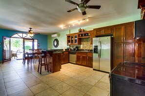 Fridge, microwave, stovetop, dishwasher - Beachfront 2BR Villa with Pool & Spacious Layout (Placencia)