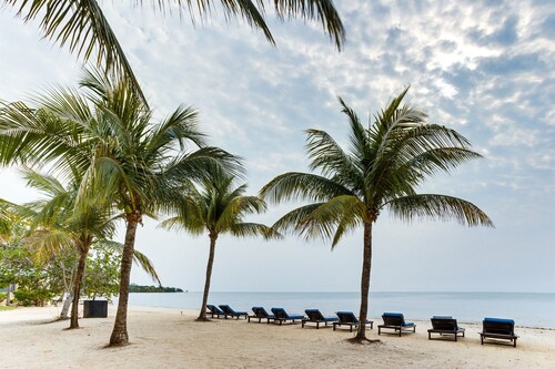 Private 2BR Villa with Shared Pool-Beach Community