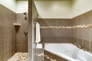 Shower, hair dryer, towels - Comfortable 2BR Villa w/ Shared Pool, Beach (Placencia Village)