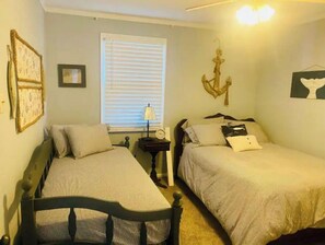 4 bedrooms, travel cot, free WiFi, bed sheets - Cozy Talladega Lakefront Home with Amazing views (Talladega)