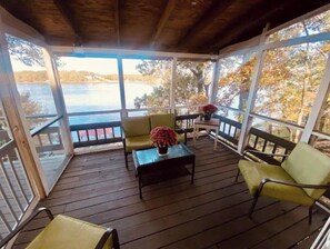 Terrace/patio - Cozy Talladega Lakefront Home with Amazing views (Talladega)
