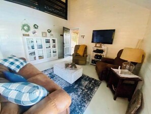 Smart TV - Cozy Talladega Lakefront Home with Amazing views (Talladega)