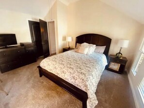 4 bedrooms, travel cot, free WiFi, bed sheets - Cozy Talladega Lakefront Home with Amazing views (Talladega)