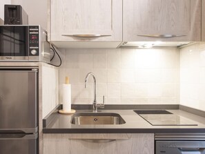 Fridge, microwave, dishwasher, coffee/tea maker