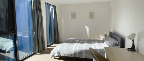 2 bedrooms, desk, iron/ironing board, WiFi