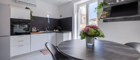 Kühlschrank, Ofen, Herdplatte, Geschirrspüler