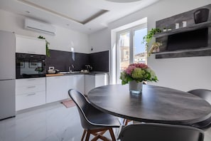 Kühlschrank, Ofen, Herdplatte, Geschirrspüler