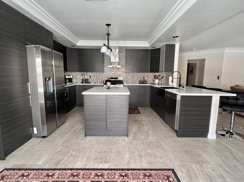 Cove Playhouse 9 mins from the strip