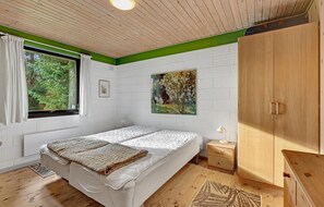 4 bedrooms, travel cot, free WiFi