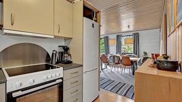 Fridge, stovetop, dishwasher, coffee/tea maker