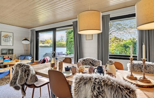 Lovely home in Fårvang with WiFi