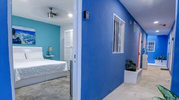 6 bedrooms, desk, iron/ironing board, free WiFi