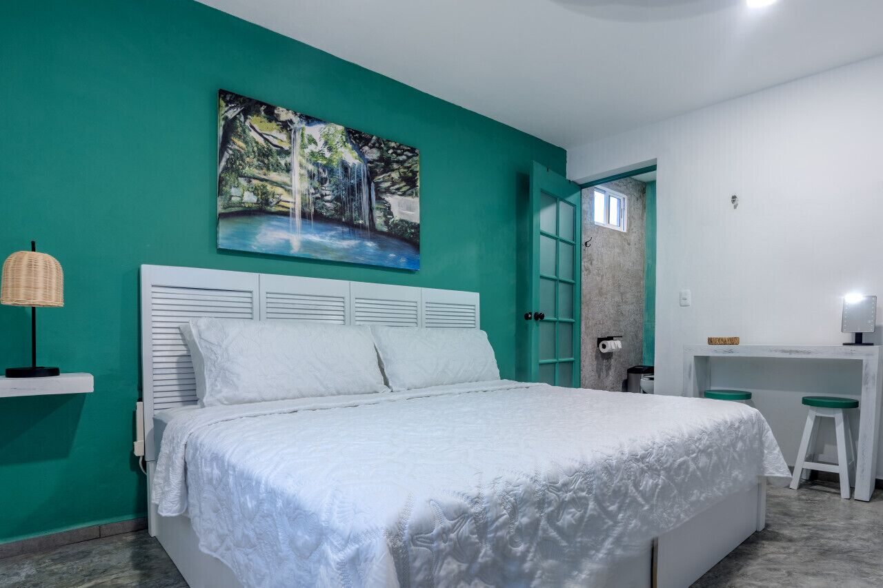 6 bedrooms, desk, iron/ironing board, free WiFi