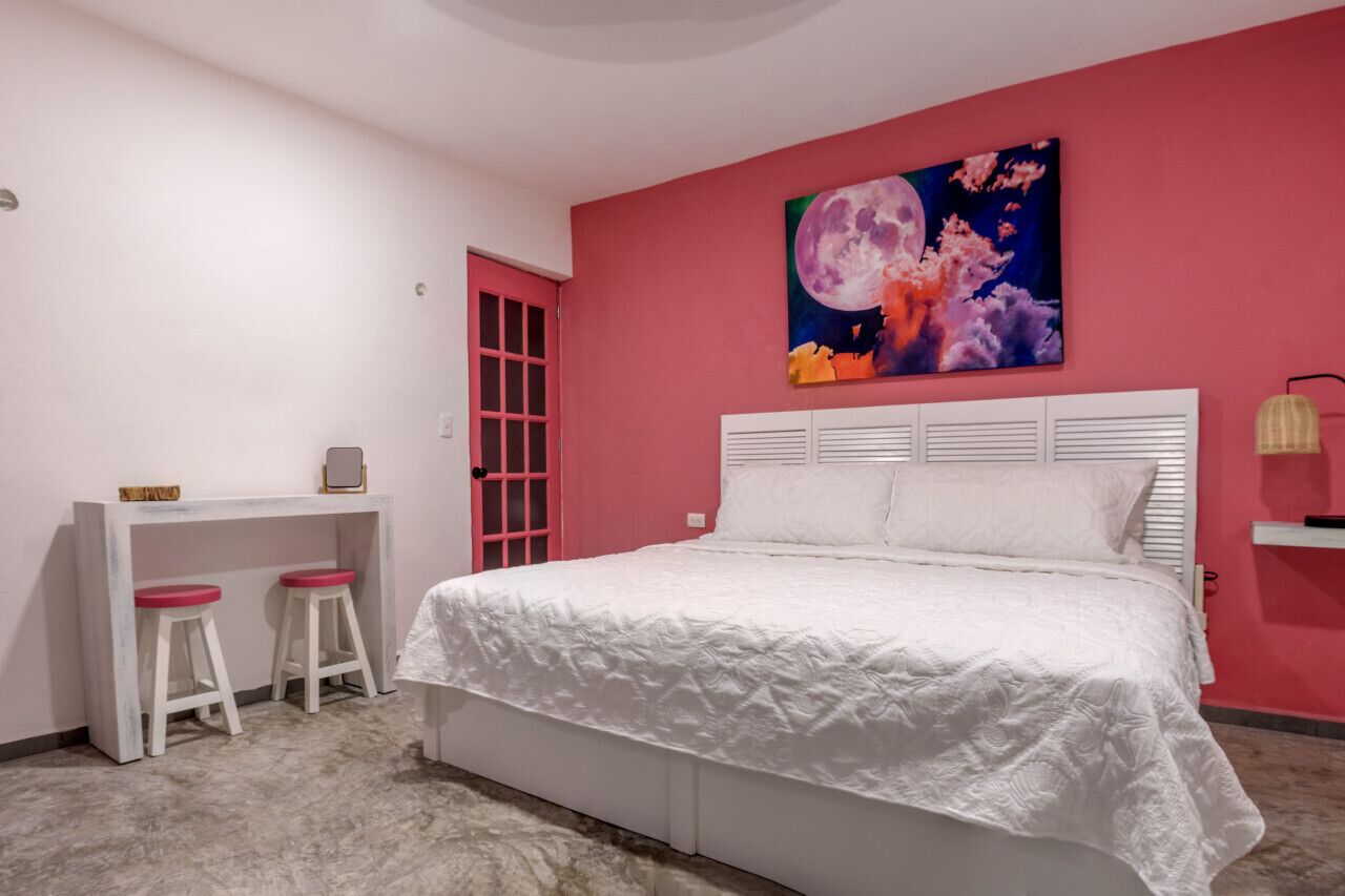 6 bedrooms, desk, iron/ironing board, free WiFi