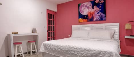 6 bedrooms, desk, iron/ironing board, free WiFi