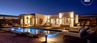 Gated-Private, 5 acres, Desert Luxury Villa, Pool/Hot Tub, SMALL WEDDINGS, ok!  