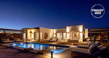 Gated-Private, 5 acres, Desert Luxury Villa, Pool/Hot Tub, SMALL WEDDINGS, ok!