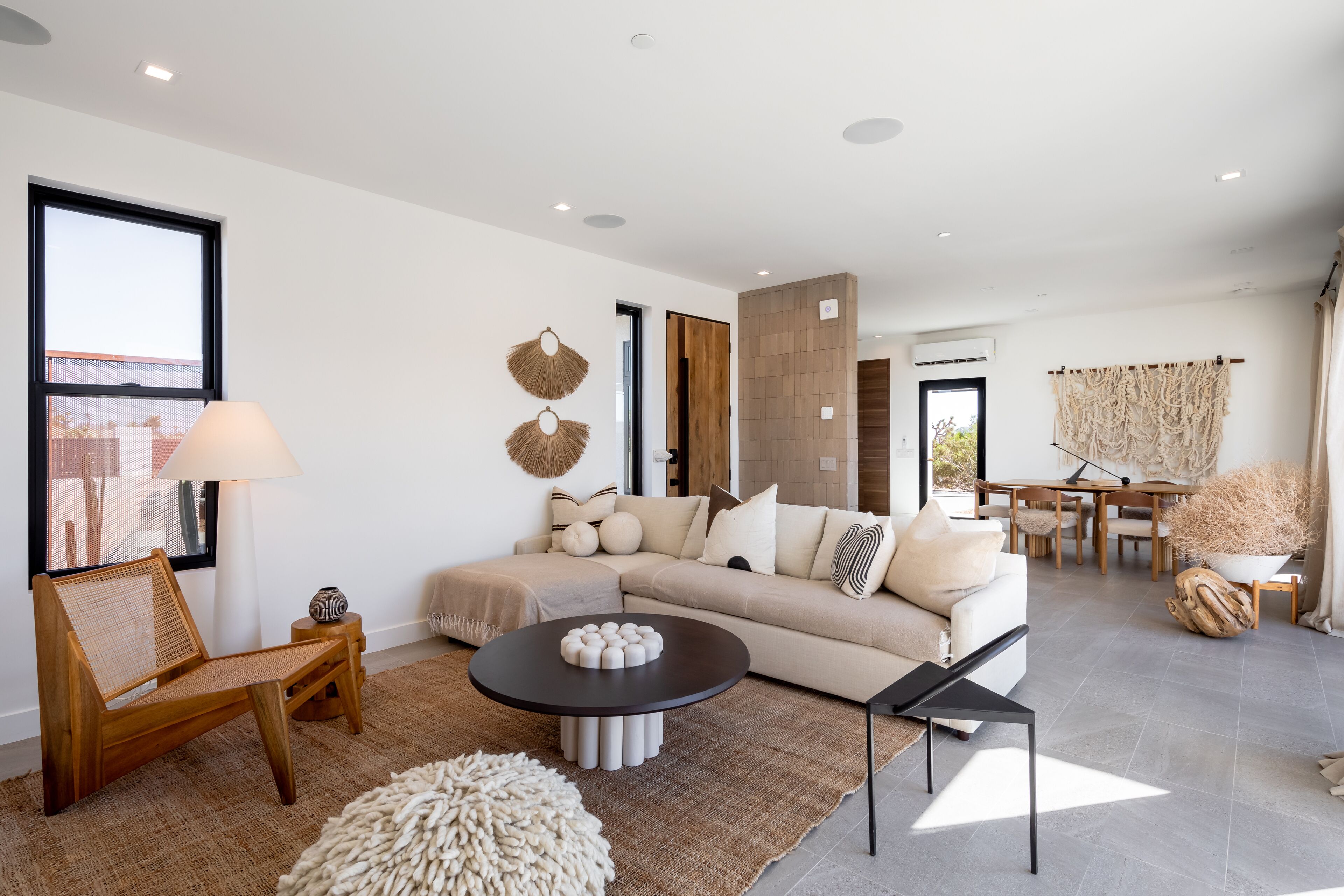 Smart TV, fireplace, books, stereo