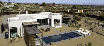 Gated-Private, 5 acres, Desert Luxury Villa, Pool/Hot Tub, SMALL WEDDINGS, ok!  