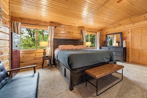 5 bedrooms, desk, free WiFi, bed sheets