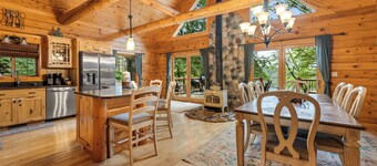 Lakefront-Bar-Arcade-30 min to WI Dells-Water Toys