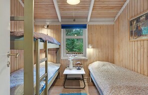 3 bedrooms, iron/ironing board, free WiFi