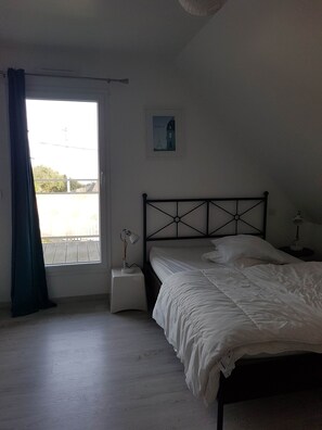 3 bedrooms, iron/ironing board, WiFi, bed sheets - House 1 minute from the beach (Mesquer)