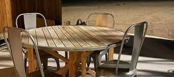 Charming cottage with gorgeous mountain scenery.