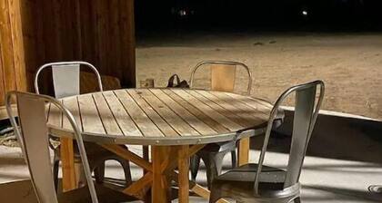 Charming cottage with gorgeous mountain scenery.