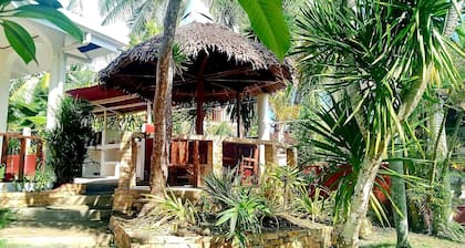 Private quite bungalow-5 min walk to ocean & restaurants