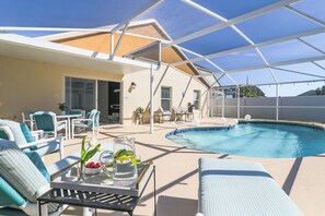 Outdoor pool, pool loungers - Modern Dream Disney Vacation Getaway Pool (Davenport)