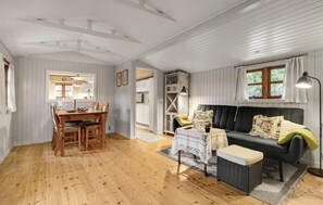 TV, fireplace - Awesome home in Stege with WiFi (Stege)