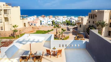 Minibar, coffres-forts dans les chambres, rideaux occultants