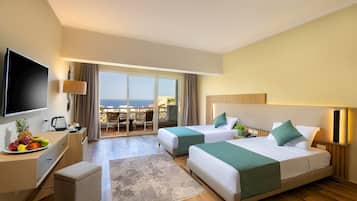 Deluxe Room, Sea View | Pemandangan dari bilik