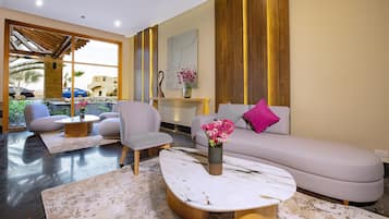 Coin salon dans le hall