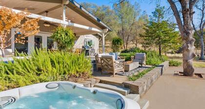 Newly Remodeled Modern Farmhouse, 3+ Private Acres, Hot Tub, Game Room and More!