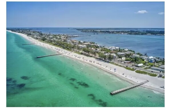Beach nearby, sun-loungers, beach towels